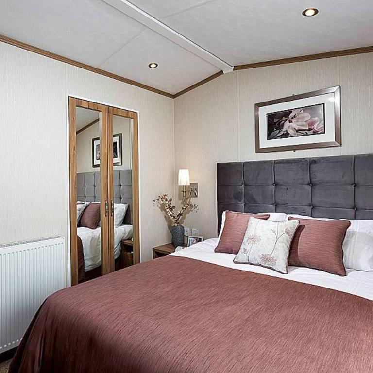 Serena 25 Luxury Lodge at 5 Star Resort St Andrews room 6